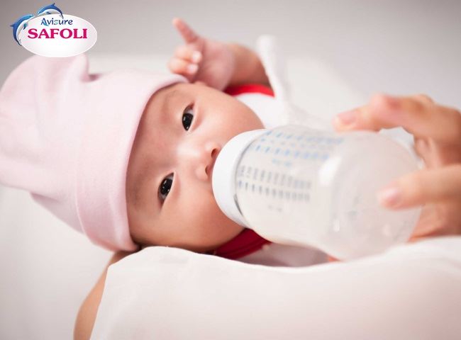 Hãy cho trẻ bú sữa mẹ sau khi sinh để hấp thụ lượng sắt tốt nhất