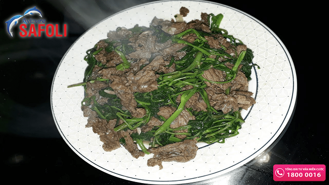 sắt có nhiều trong rau muống xào thịt bò